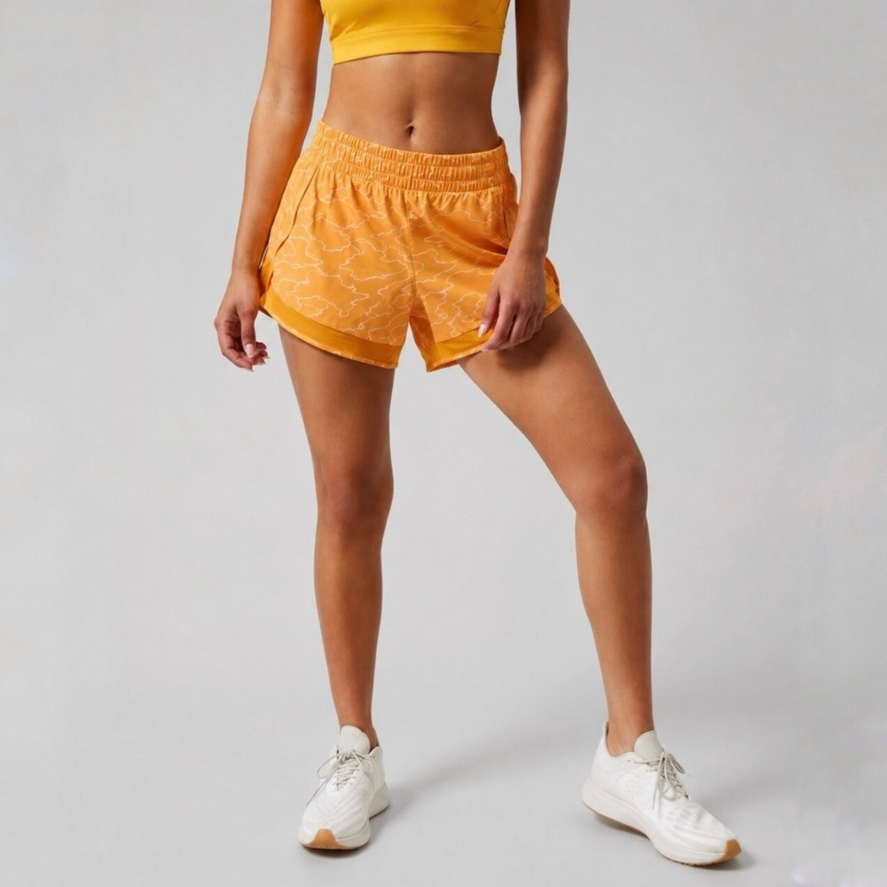 Athleta Mesh Racer Run Athletic Short 4" in Fun Yellow Pattern Size Large